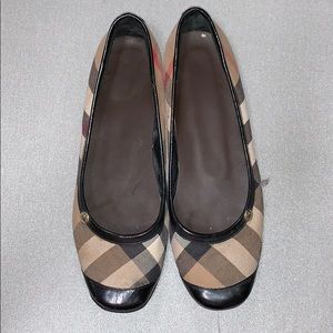 Burberry flats size 39 US 9